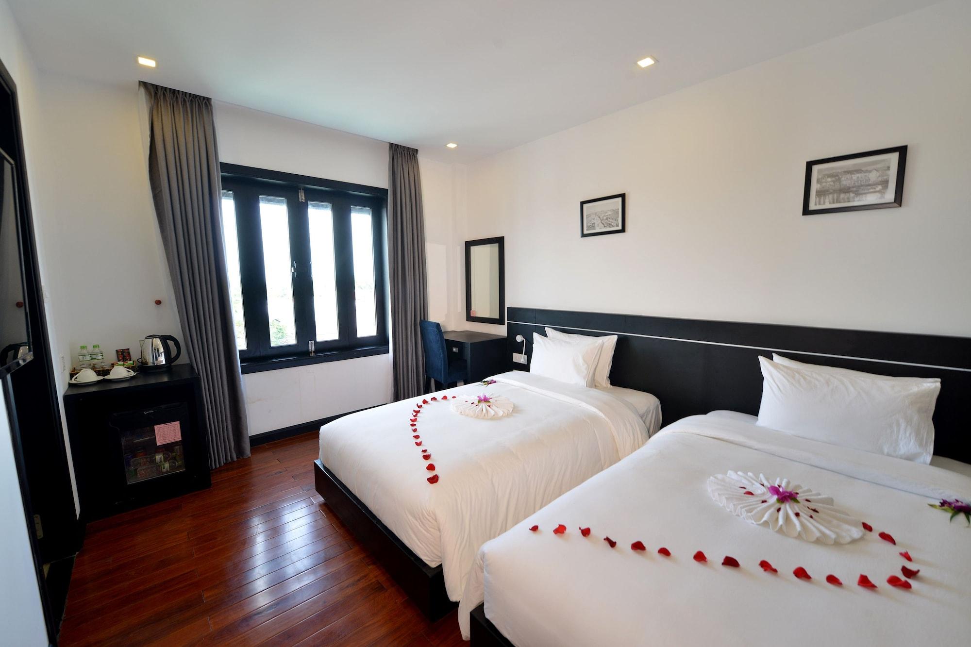 Nostalgia Hotel And Spa Hoi An Exterior photo