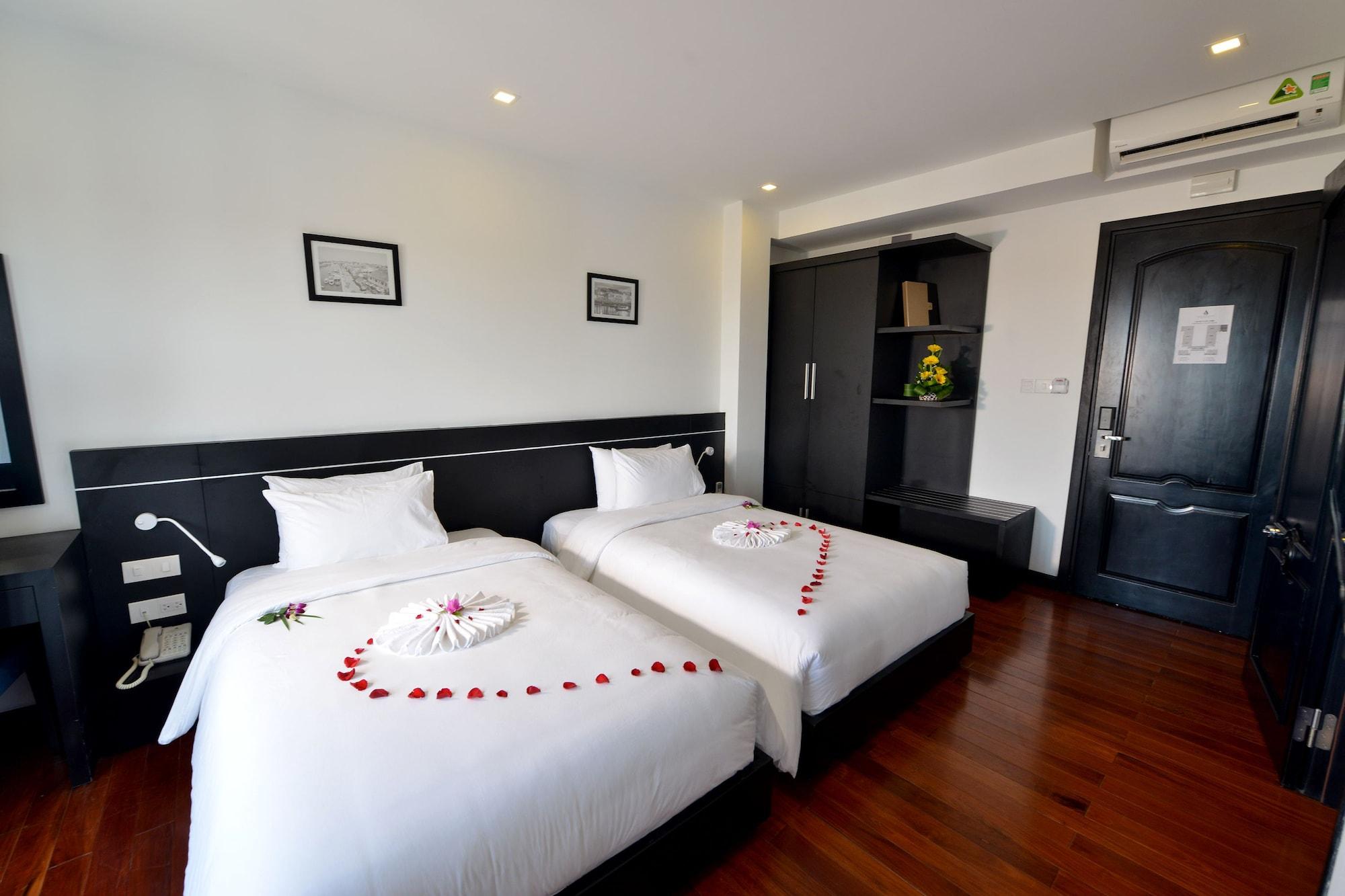 Nostalgia Hotel And Spa Hoi An Exterior photo